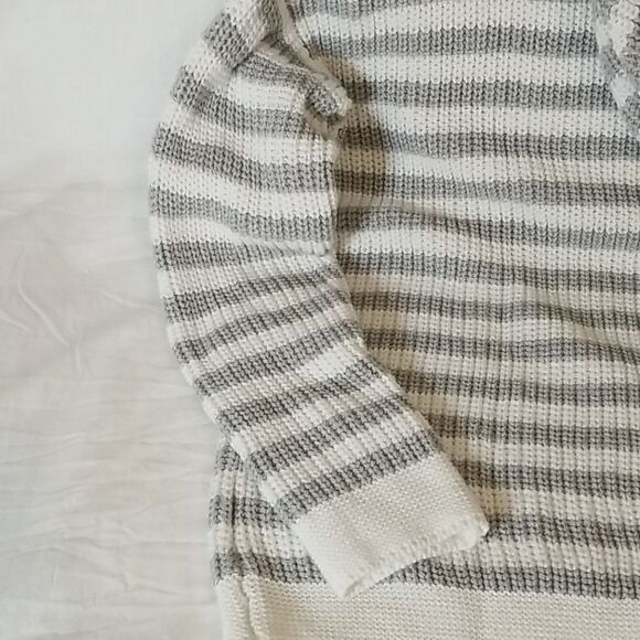 Time and Tru Gray‎ & White Striped Hooded Sweater - Picture 6 of 8